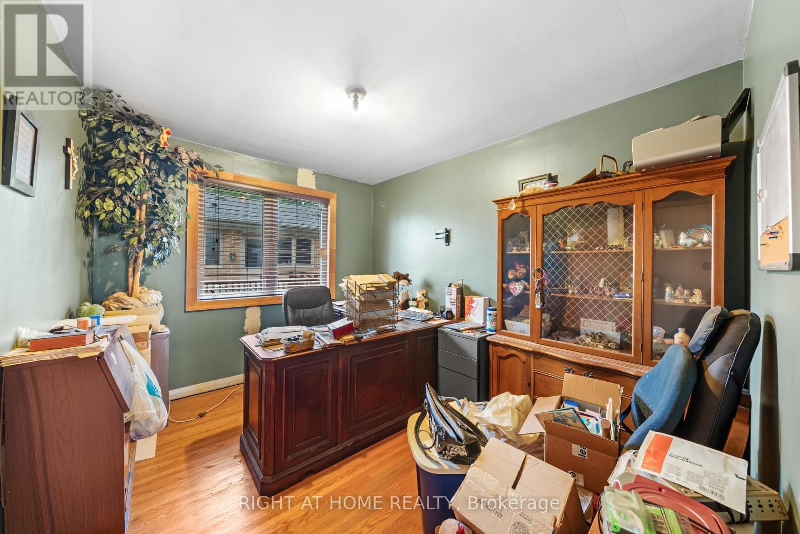 












39 HEATHVIEW AVENUE

,
Toronto (Bayview Village),




Ontario
M2K2C2


