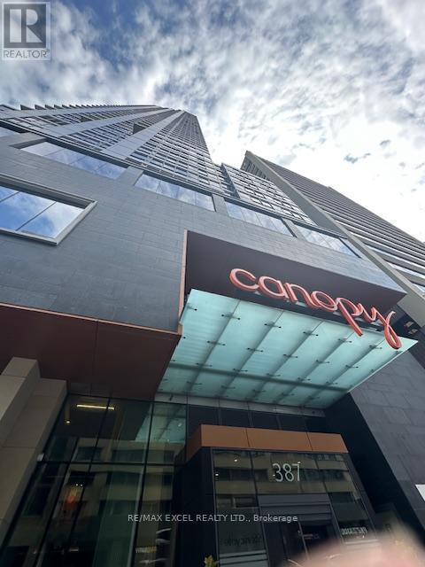 












3905 - 395 BLOOR STREET

,
Toronto (Rosedale-Moore Park),




Ontario
M4W0B4

