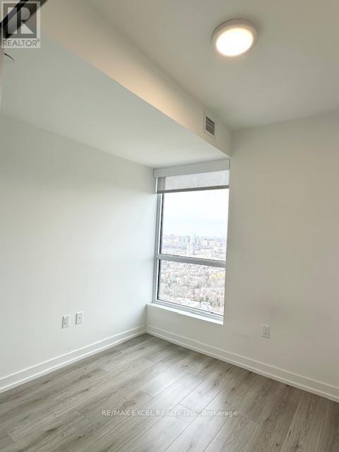 












3905 - 395 BLOOR STREET

,
Toronto (Rosedale-Moore Park),




Ontario
M4W0B4

