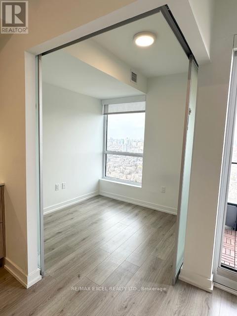 












3905 - 395 BLOOR STREET

,
Toronto (Rosedale-Moore Park),




Ontario
M4W0B4

