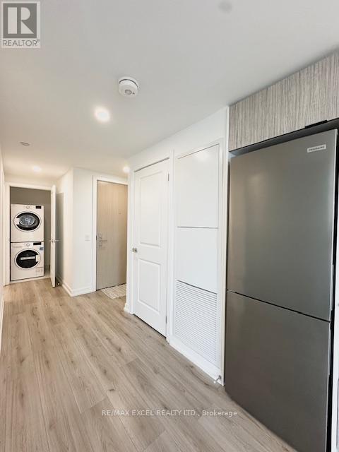 












3905 - 395 BLOOR STREET

,
Toronto (Rosedale-Moore Park),




Ontario
M4W0B4

