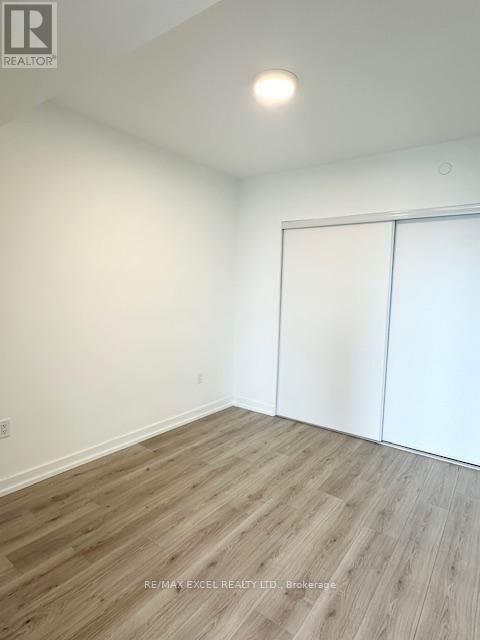 












3905 - 395 BLOOR STREET

,
Toronto (Rosedale-Moore Park),




Ontario
M4W0B4

