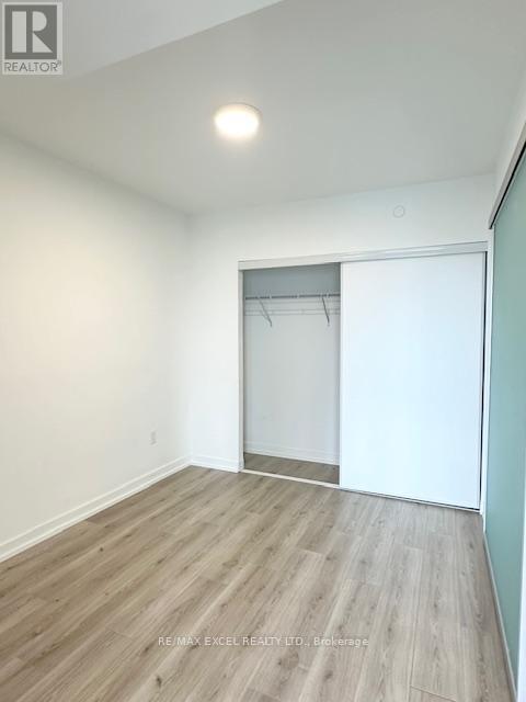 












3905 - 395 BLOOR STREET

,
Toronto (Rosedale-Moore Park),




Ontario
M4W0B4

