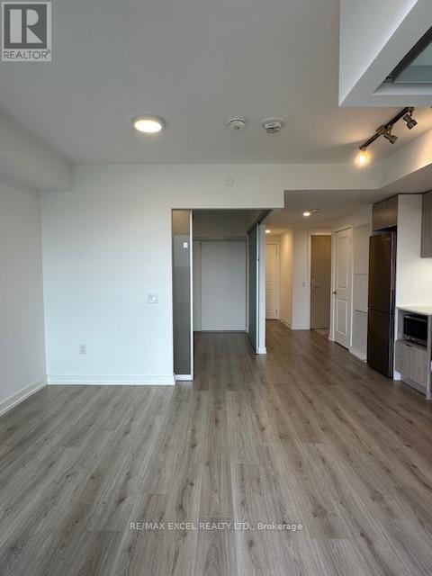 












3905 - 395 BLOOR STREET

,
Toronto (Rosedale-Moore Park),




Ontario
M4W0B4

