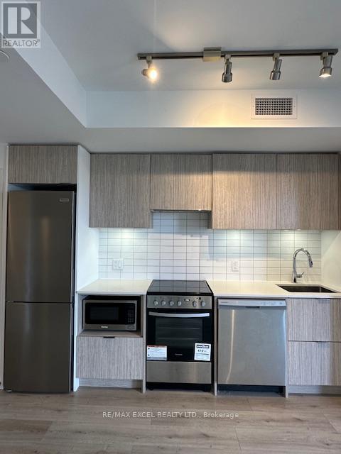 












3905 - 395 BLOOR STREET

,
Toronto (Rosedale-Moore Park),




Ontario
M4W0B4

