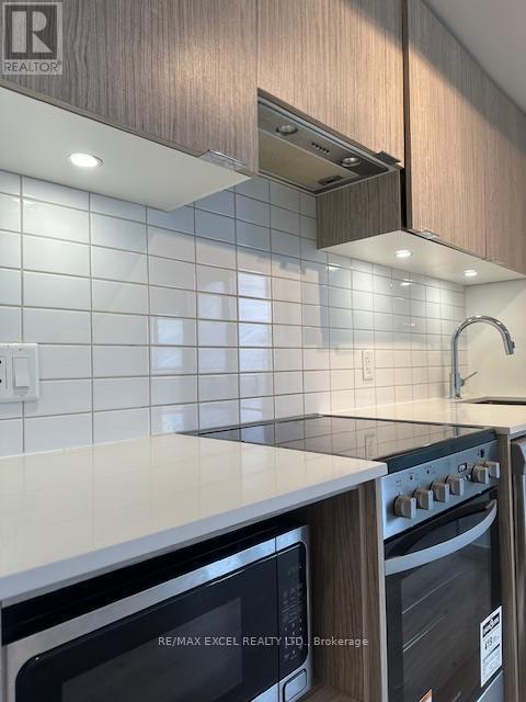 












3905 - 395 BLOOR STREET

,
Toronto (Rosedale-Moore Park),




Ontario
M4W0B4

