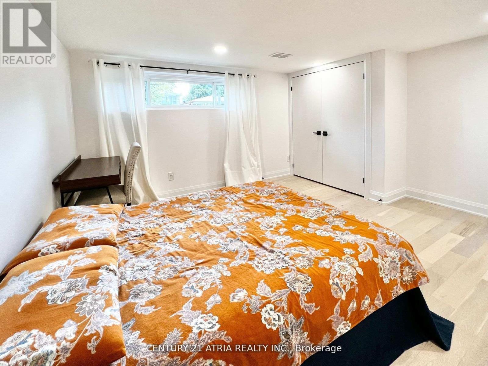 












2 PANNAHILL ROAD

,
Toronto (Bathurst Manor),




Ontario
M3H4N3

