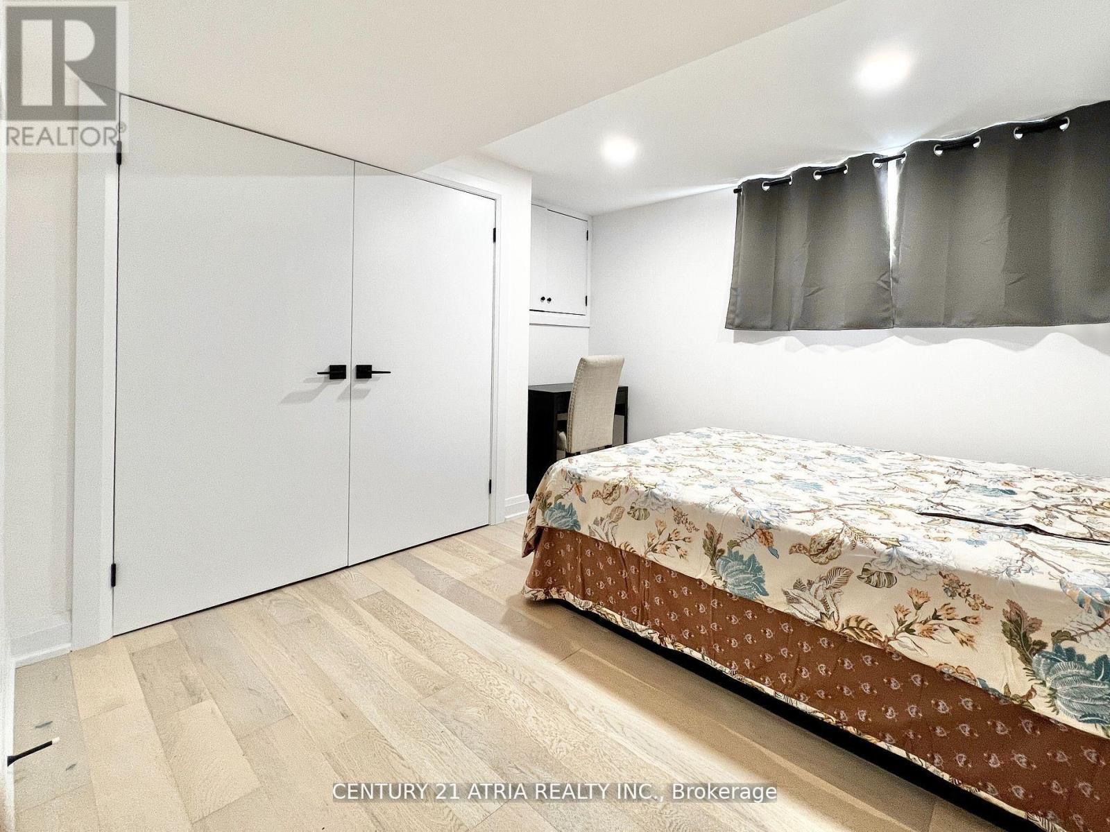 












2 PANNAHILL ROAD

,
Toronto (Bathurst Manor),




Ontario
M3H4N3

