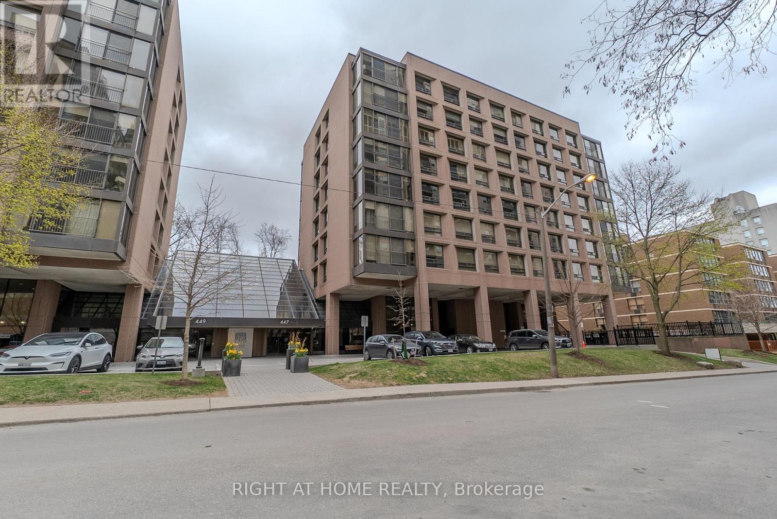 












608 - 447 WALMER ROAD

,
Toronto (Forest Hill South),




Ontario
M5P2X9

