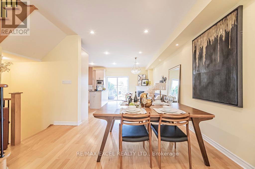 












28 BOND AVENUE

,
Toronto (Banbury-Don Mills),




Ontario
M3B3R8

