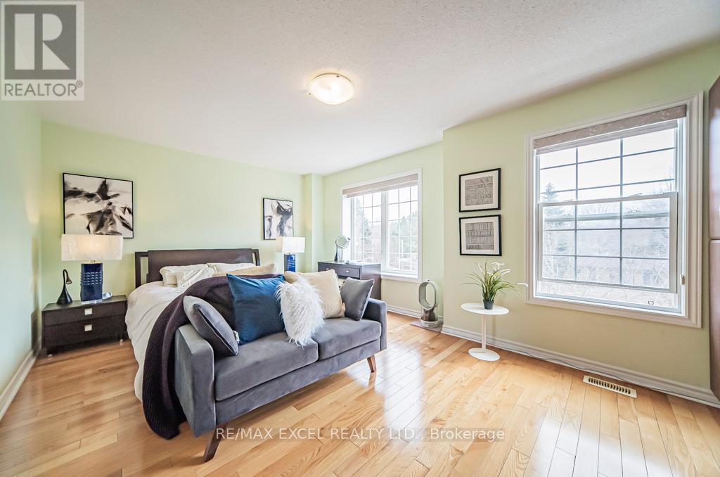 












28 BOND AVENUE

,
Toronto (Banbury-Don Mills),




Ontario
M3B3R8

