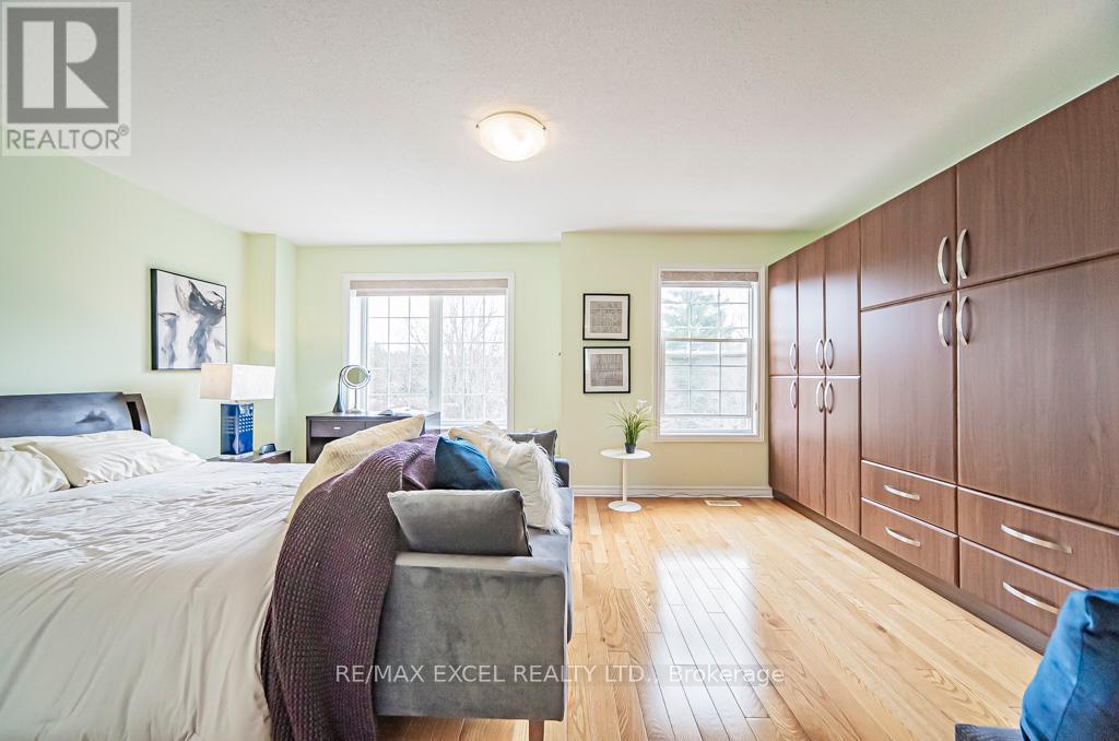 












28 BOND AVENUE

,
Toronto (Banbury-Don Mills),




Ontario
M3B3R8

