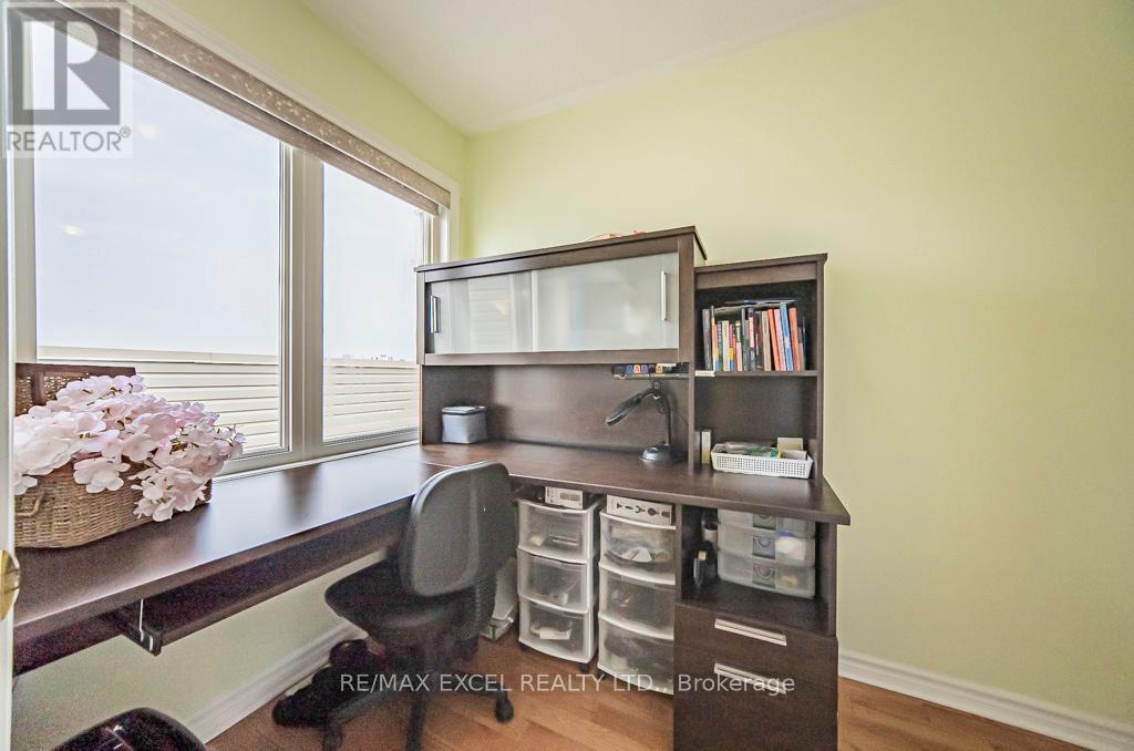 












28 BOND AVENUE

,
Toronto (Banbury-Don Mills),




Ontario
M3B3R8


