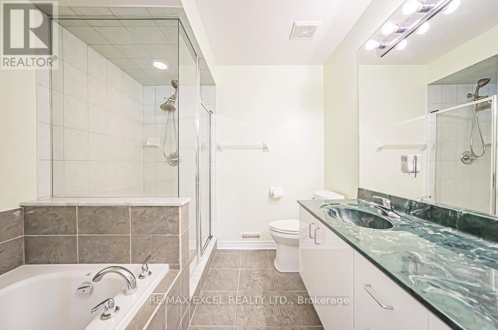 












28 BOND AVENUE

,
Toronto (Banbury-Don Mills),




Ontario
M3B3R8

