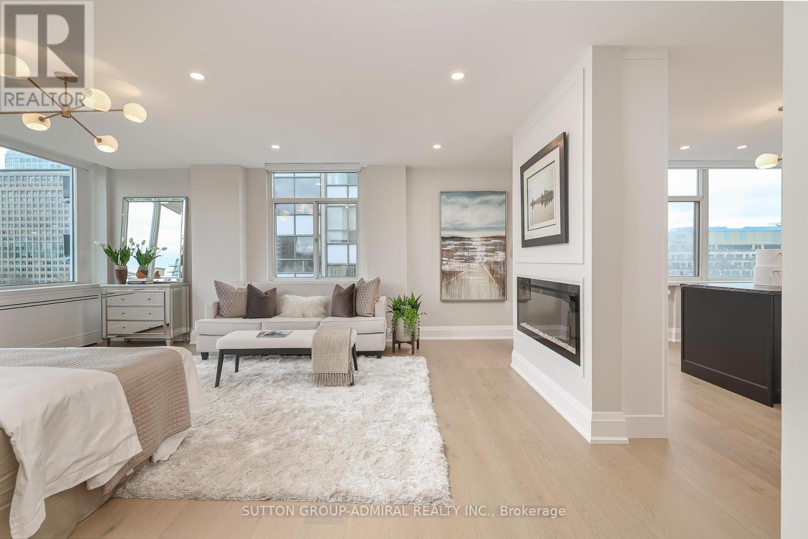 












806 - 500 AVENUE ROAD

,
Toronto (Casa Loma),




Ontario
M4V2J6

