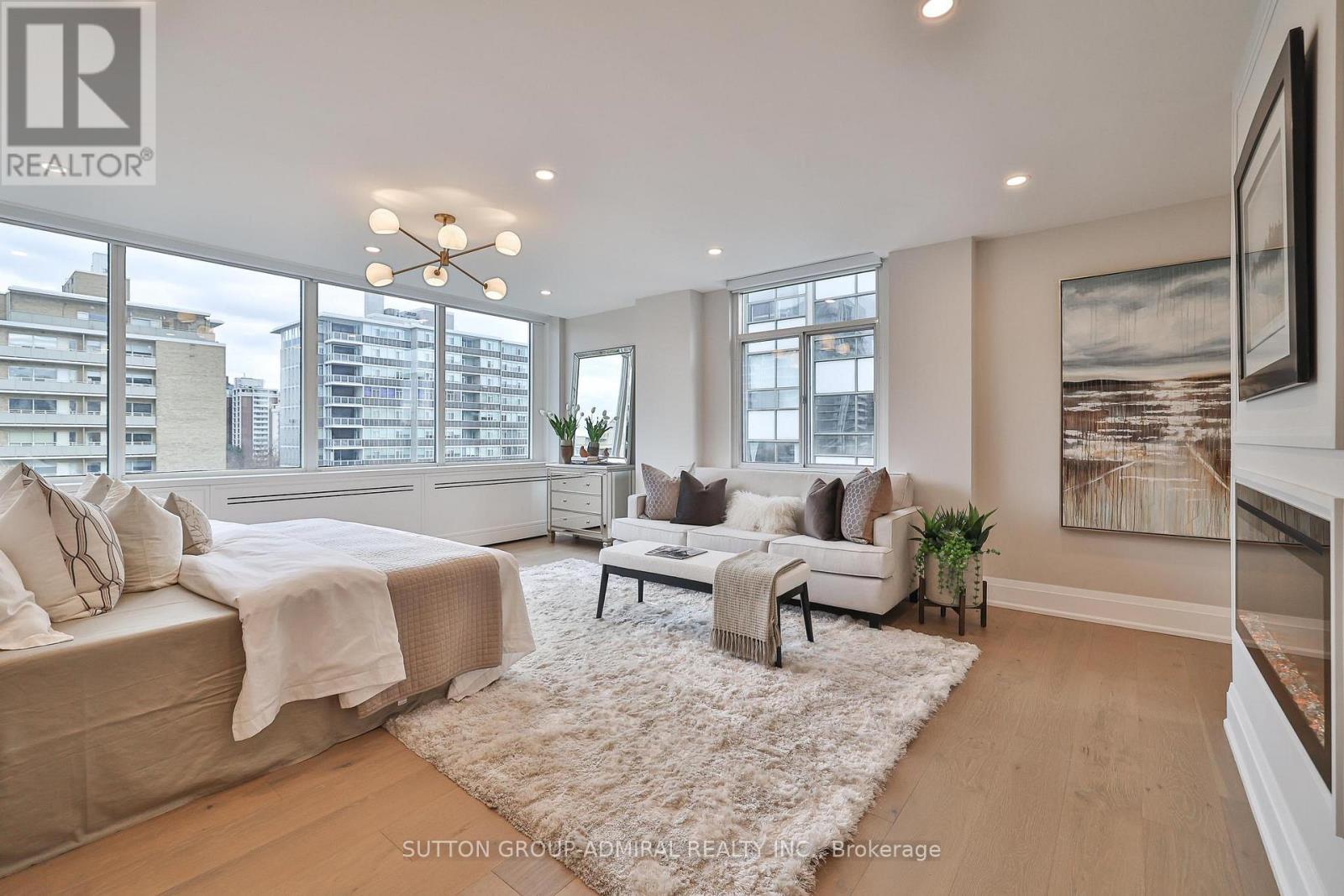 












806 - 500 AVENUE ROAD

,
Toronto (Casa Loma),




Ontario
M4V2J6

