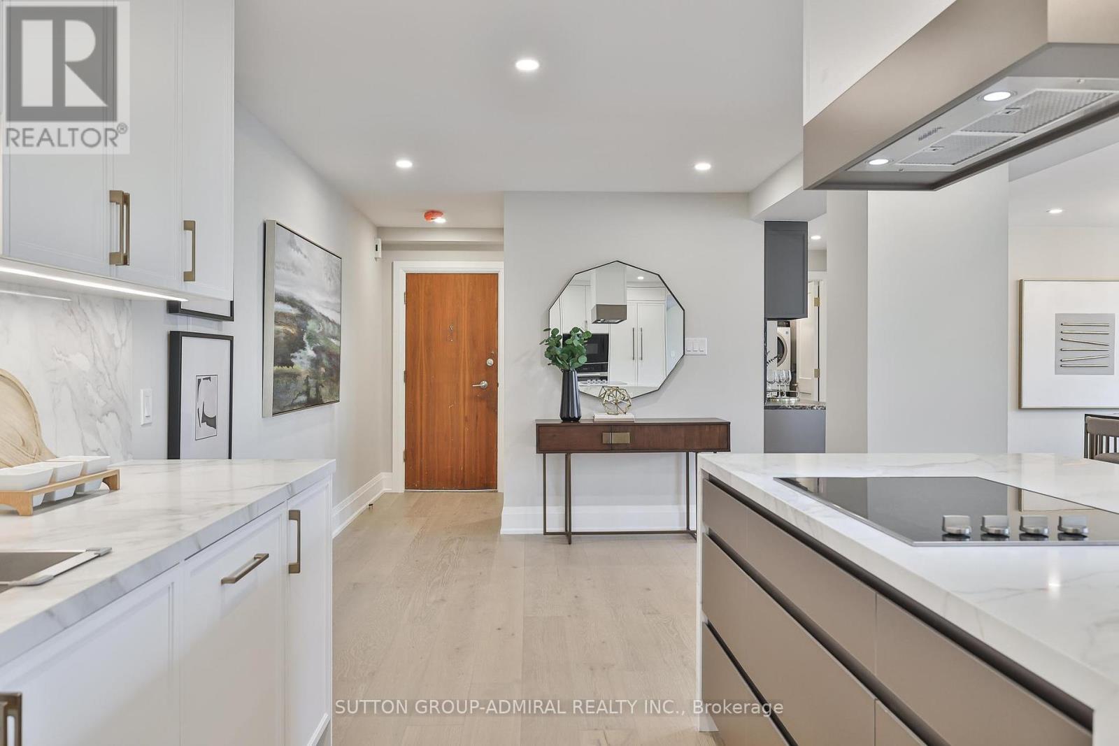 












806 - 500 AVENUE ROAD

,
Toronto (Casa Loma),




Ontario
M4V2J6


