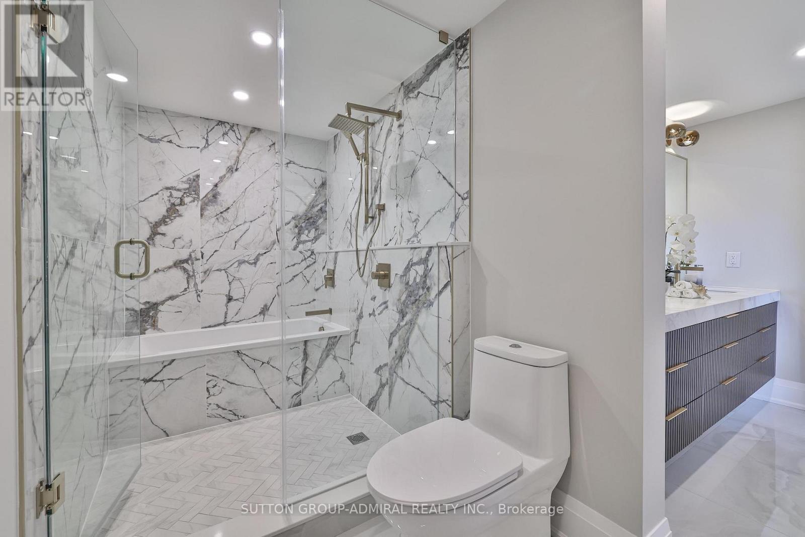 












806 - 500 AVENUE ROAD

,
Toronto (Casa Loma),




Ontario
M4V2J6

