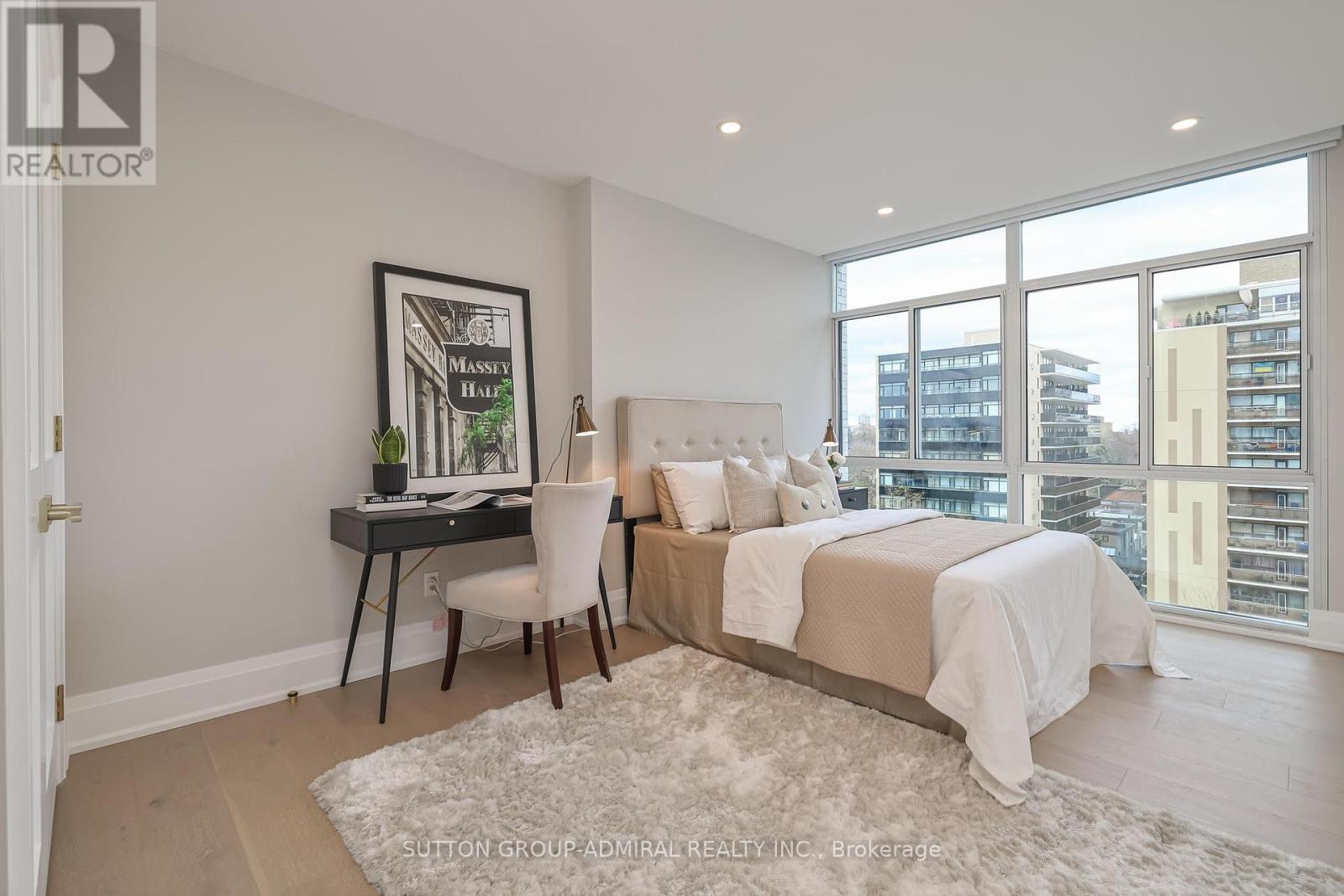 












806 - 500 AVENUE ROAD

,
Toronto (Casa Loma),




Ontario
M4V2J6

