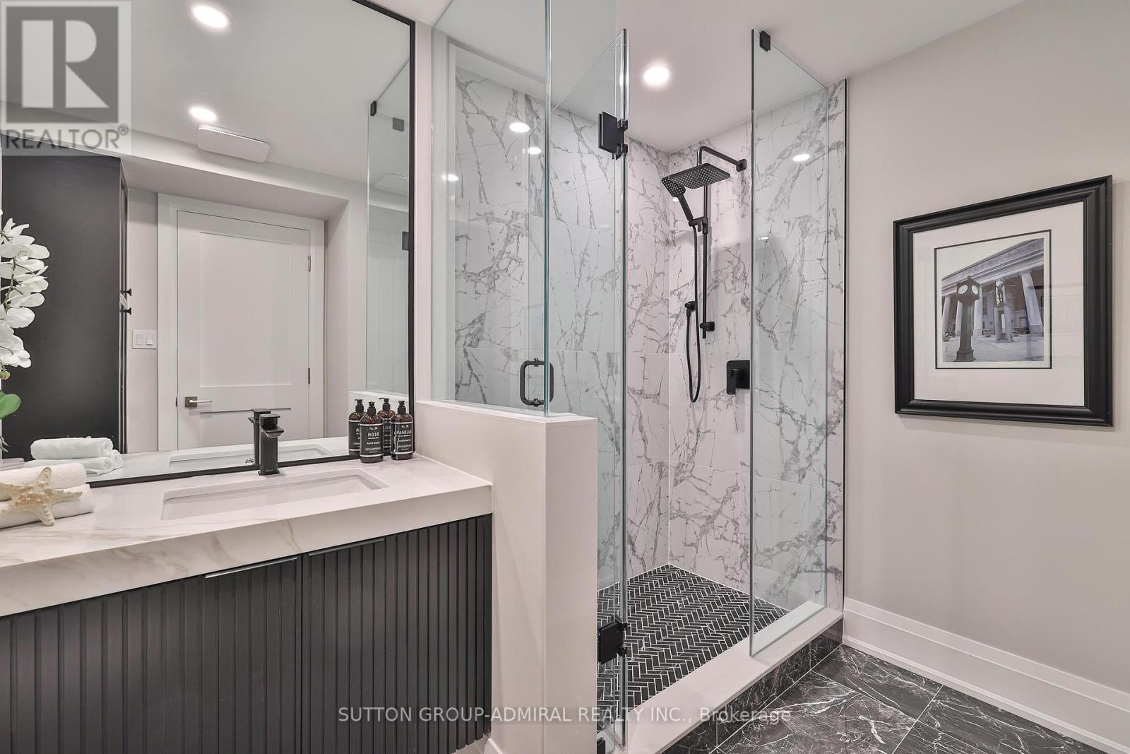 












806 - 500 AVENUE ROAD

,
Toronto (Casa Loma),




Ontario
M4V2J6

