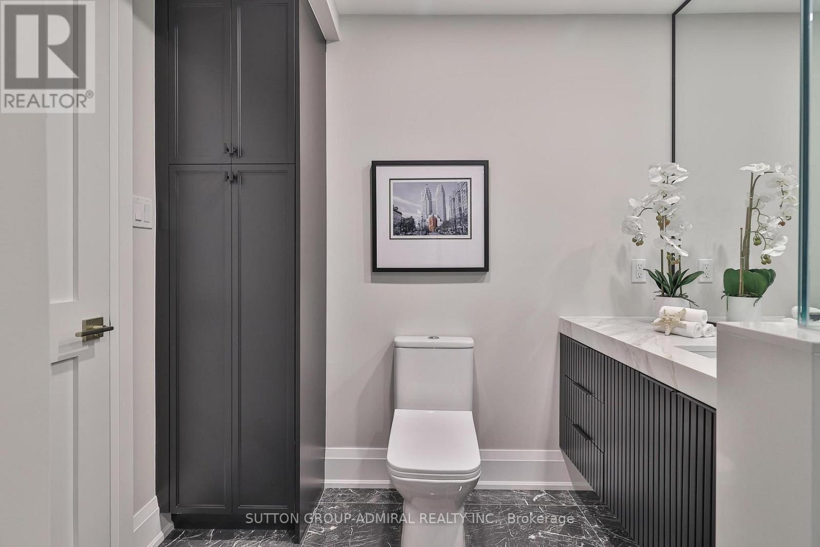 












806 - 500 AVENUE ROAD

,
Toronto (Casa Loma),




Ontario
M4V2J6


