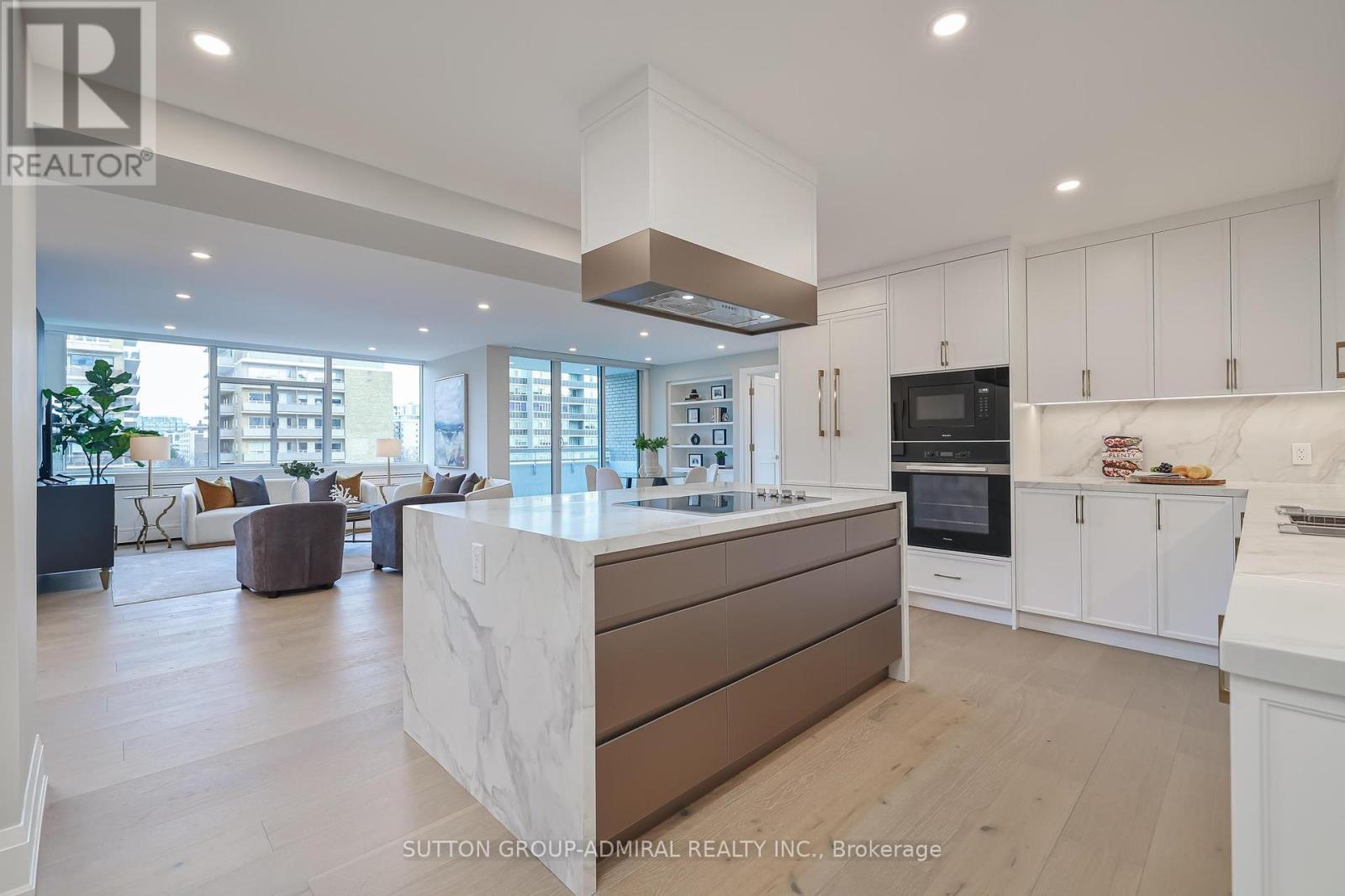 












806 - 500 AVENUE ROAD

,
Toronto (Casa Loma),




Ontario
M4V2J6

