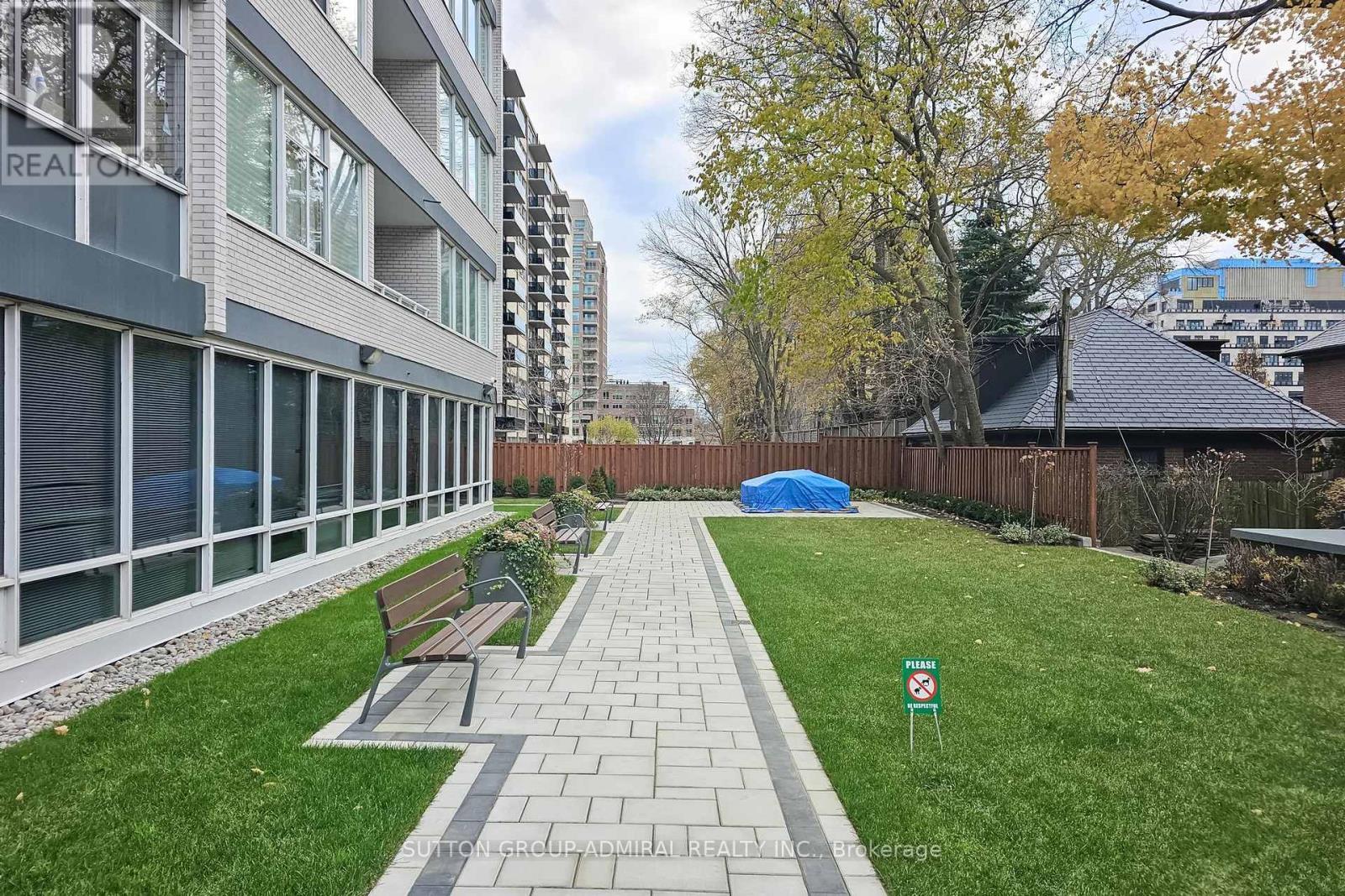 












806 - 500 AVENUE ROAD

,
Toronto (Casa Loma),




Ontario
M4V2J6

