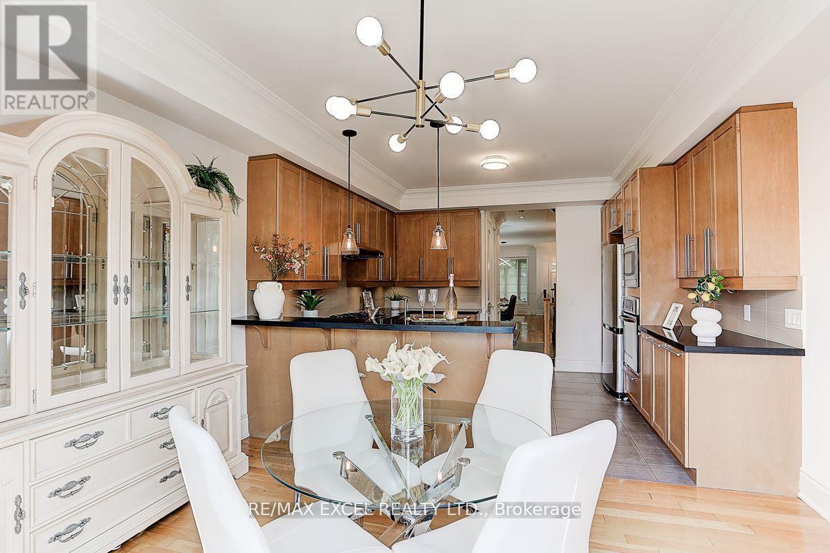 












36 CLAIRTRELL ROAD

,
Toronto (Willowdale East),




Ontario
M2N5J6


