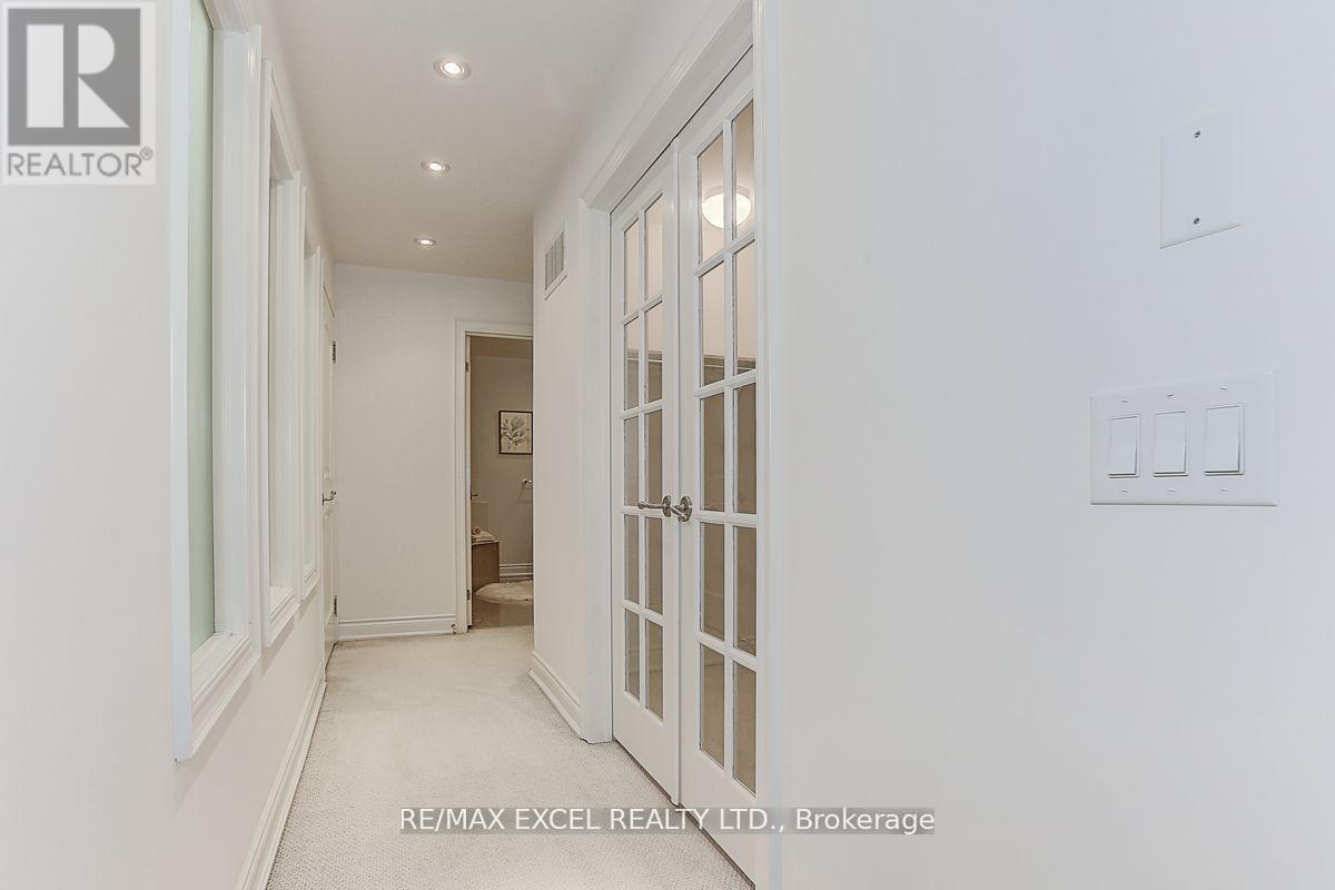 












36 CLAIRTRELL ROAD

,
Toronto (Willowdale East),




Ontario
M2N5J6

