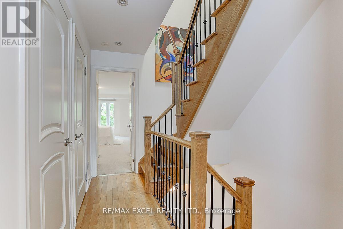 












36 CLAIRTRELL ROAD

,
Toronto (Willowdale East),




Ontario
M2N5J6

