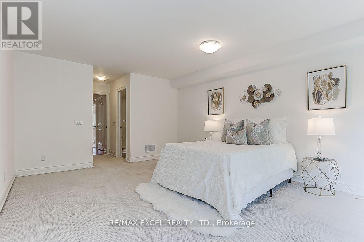 












36 CLAIRTRELL ROAD

,
Toronto (Willowdale East),




Ontario
M2N5J6

