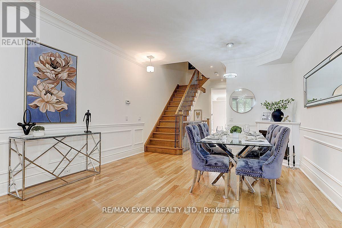 












36 CLAIRTRELL ROAD

,
Toronto (Willowdale East),




Ontario
M2N5J6

