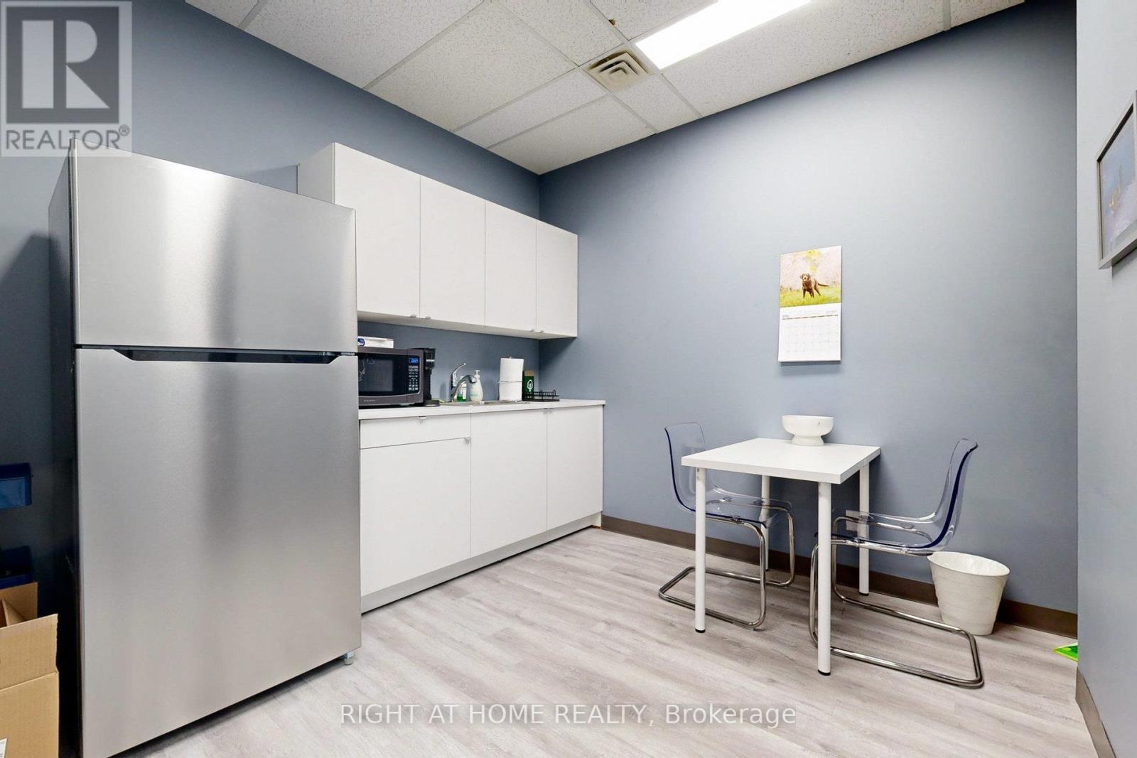 












305 - 2 ROOMS - 240 DUNCAN MILLS ROAD

,
Toronto (St. Andrew-Windfields),




Ontario
M3B3S6

