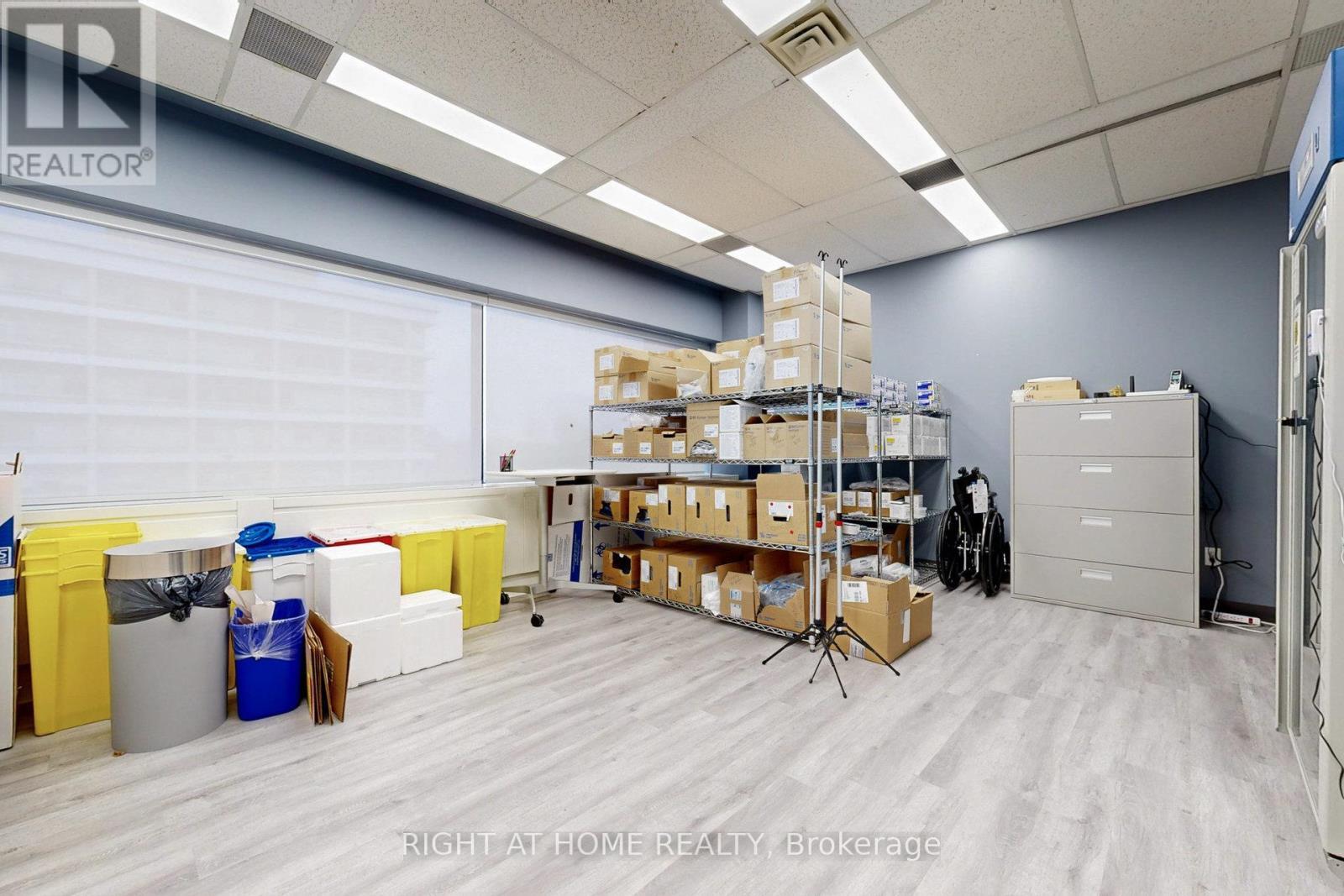 












305 - 2 ROOMS - 240 DUNCAN MILLS ROAD

,
Toronto (St. Andrew-Windfields),




Ontario
M3B3S6

