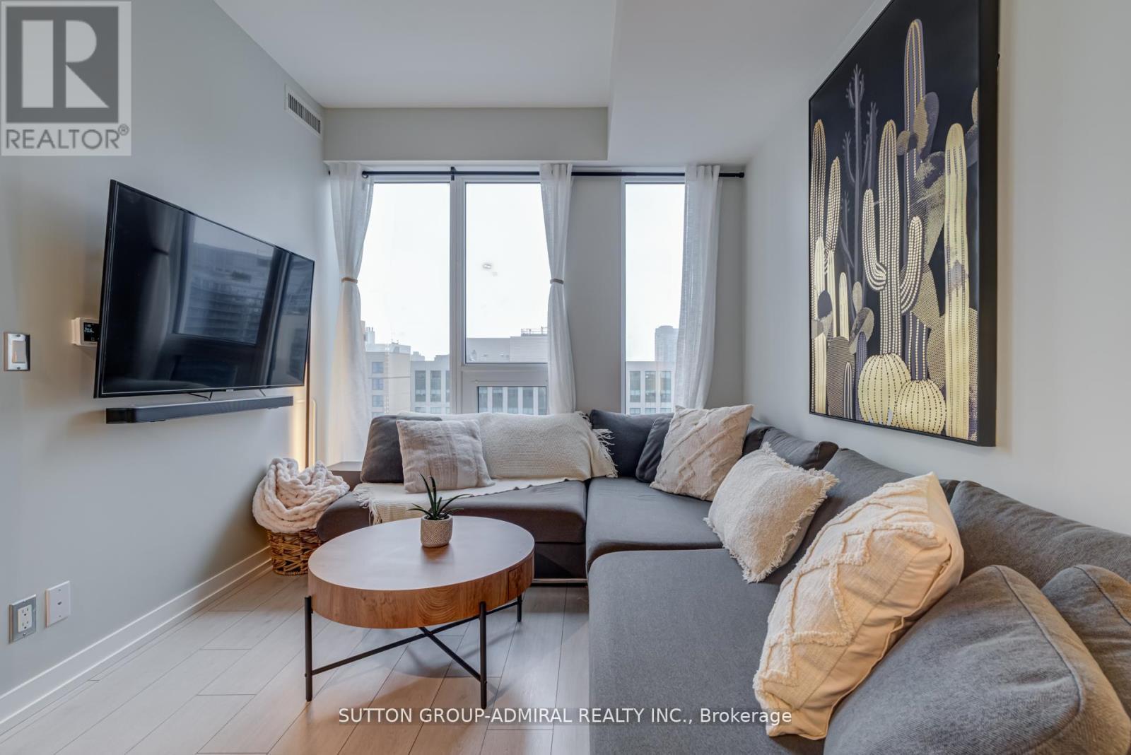 












2112 - 55 MERCER STREET

,
Toronto (Waterfront Communities),




Ontario
M5V3W2

