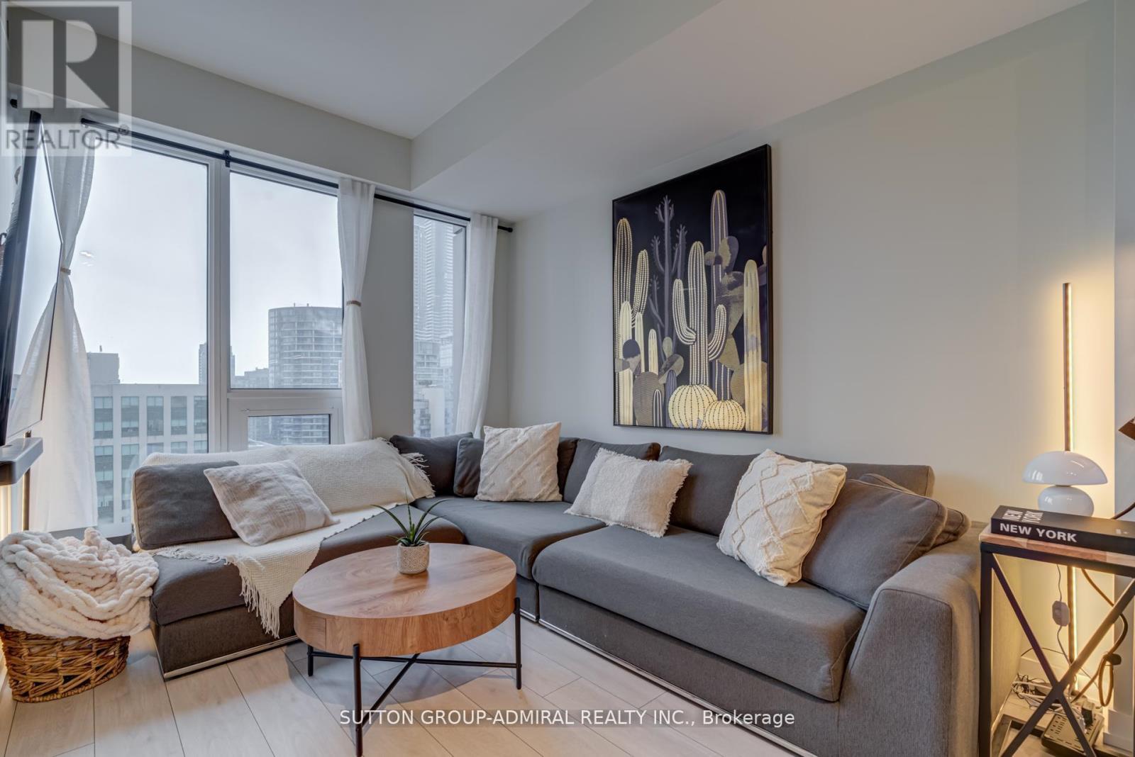 












2112 - 55 MERCER STREET

,
Toronto (Waterfront Communities),




Ontario
M5V3W2

