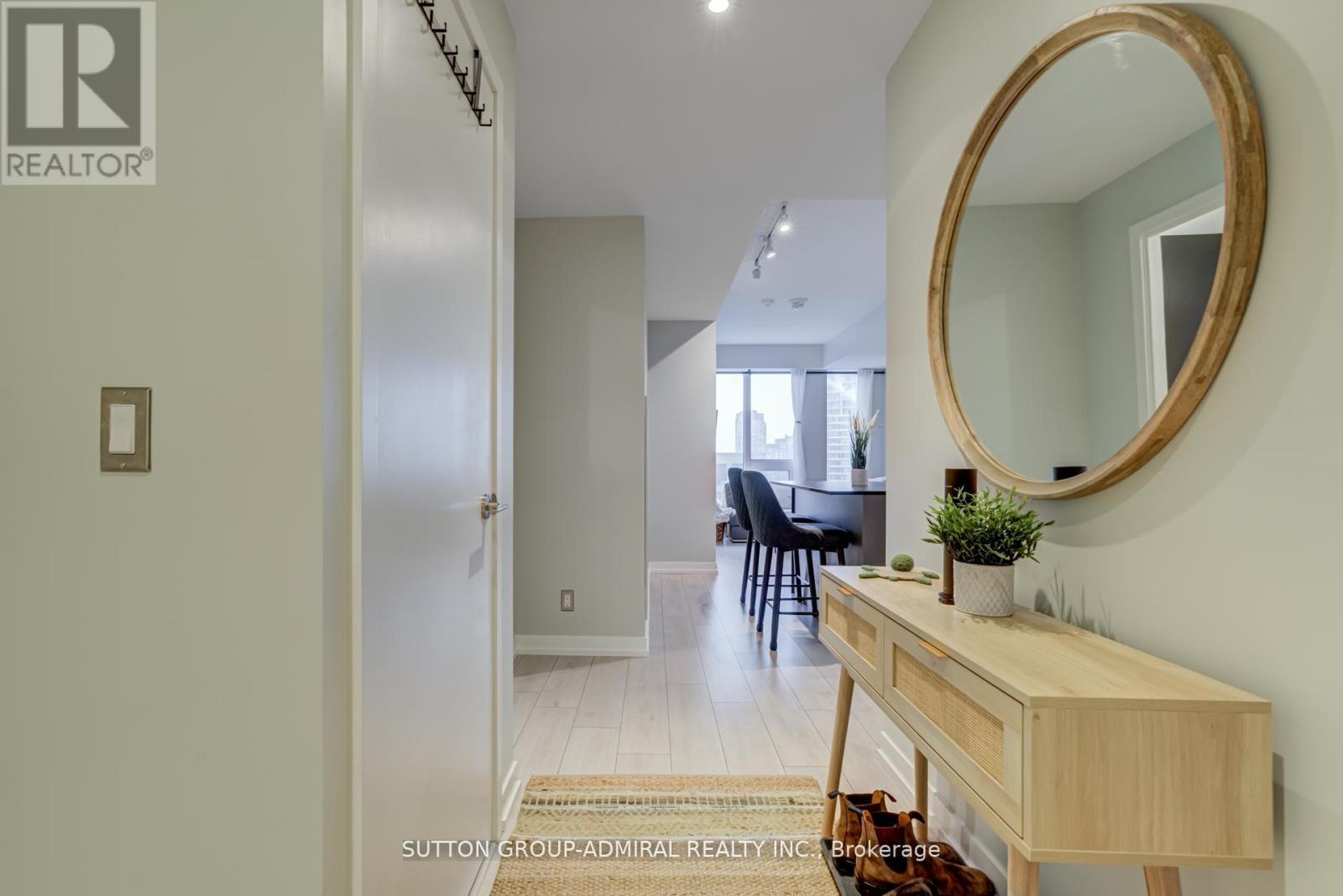 












2112 - 55 MERCER STREET

,
Toronto (Waterfront Communities),




Ontario
M5V3W2

