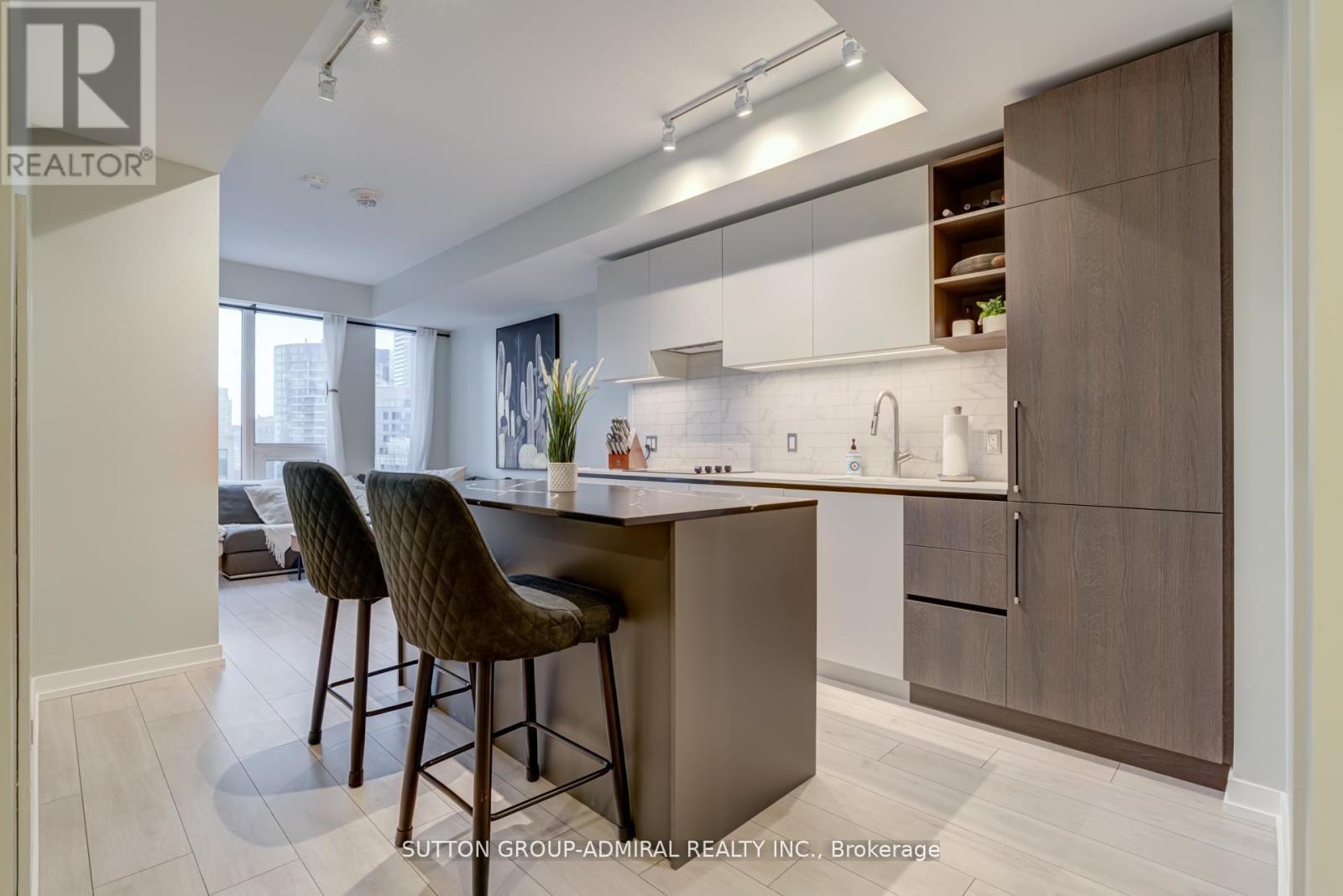 












2112 - 55 MERCER STREET

,
Toronto (Waterfront Communities),




Ontario
M5V3W2

