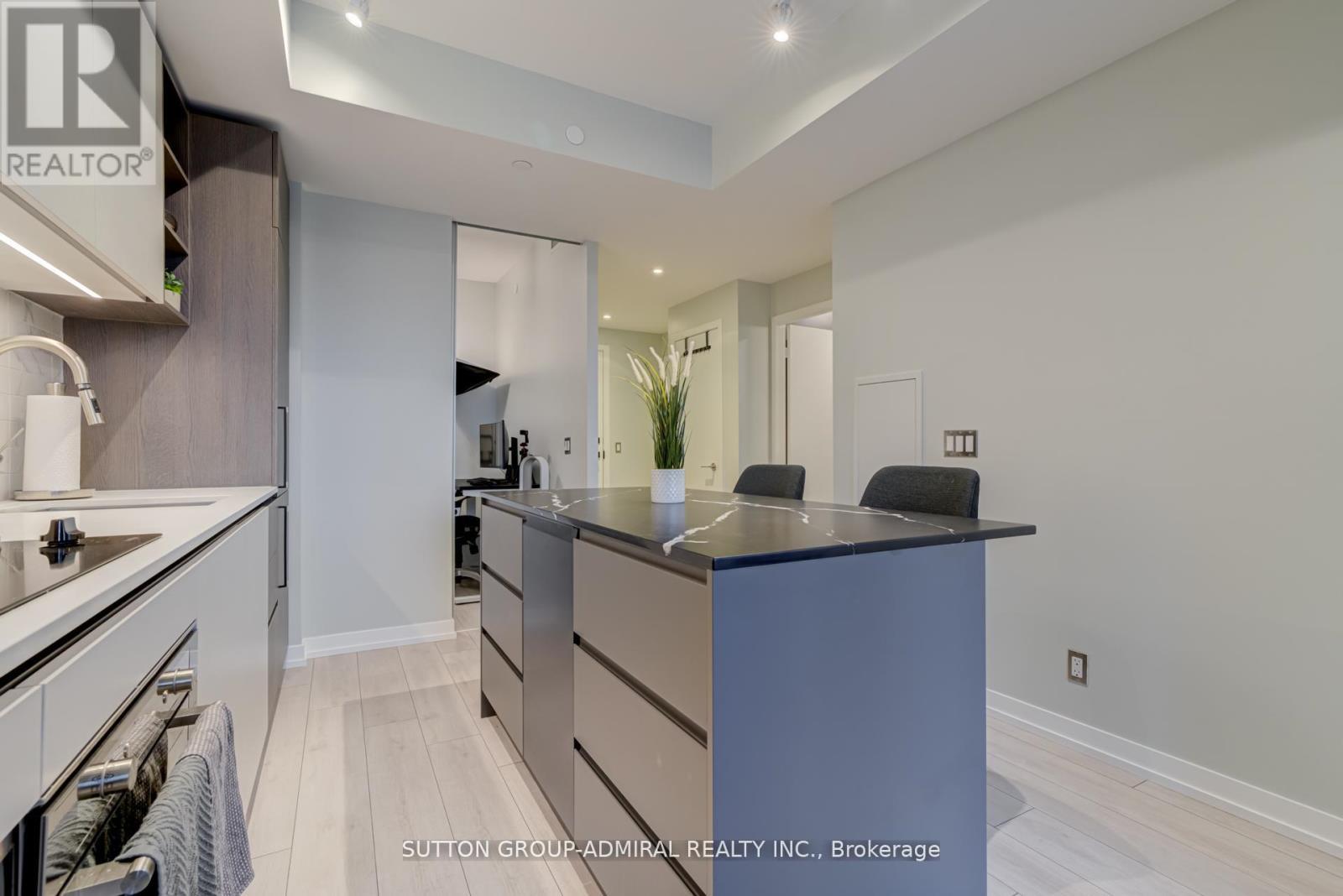 












2112 - 55 MERCER STREET

,
Toronto (Waterfront Communities),




Ontario
M5V3W2

