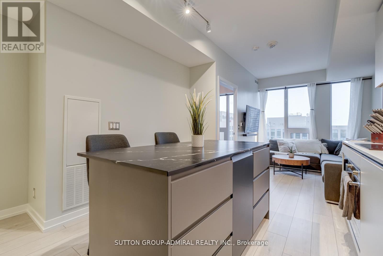 












2112 - 55 MERCER STREET

,
Toronto (Waterfront Communities),




Ontario
M5V3W2

