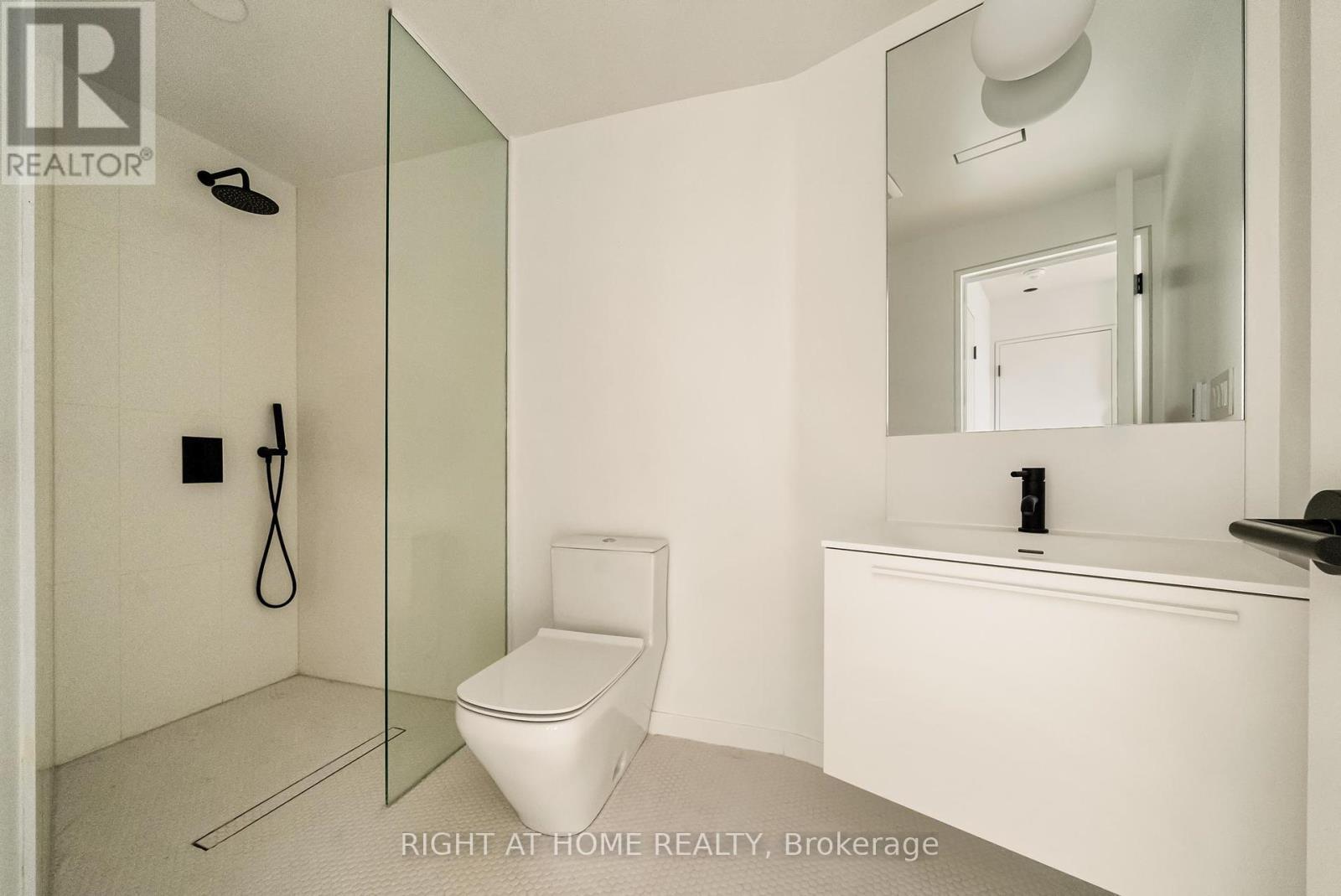 












44 FOXLEY STREET

,
Toronto (Trinity-Bellwoods),




Ontario
M6J1R1

