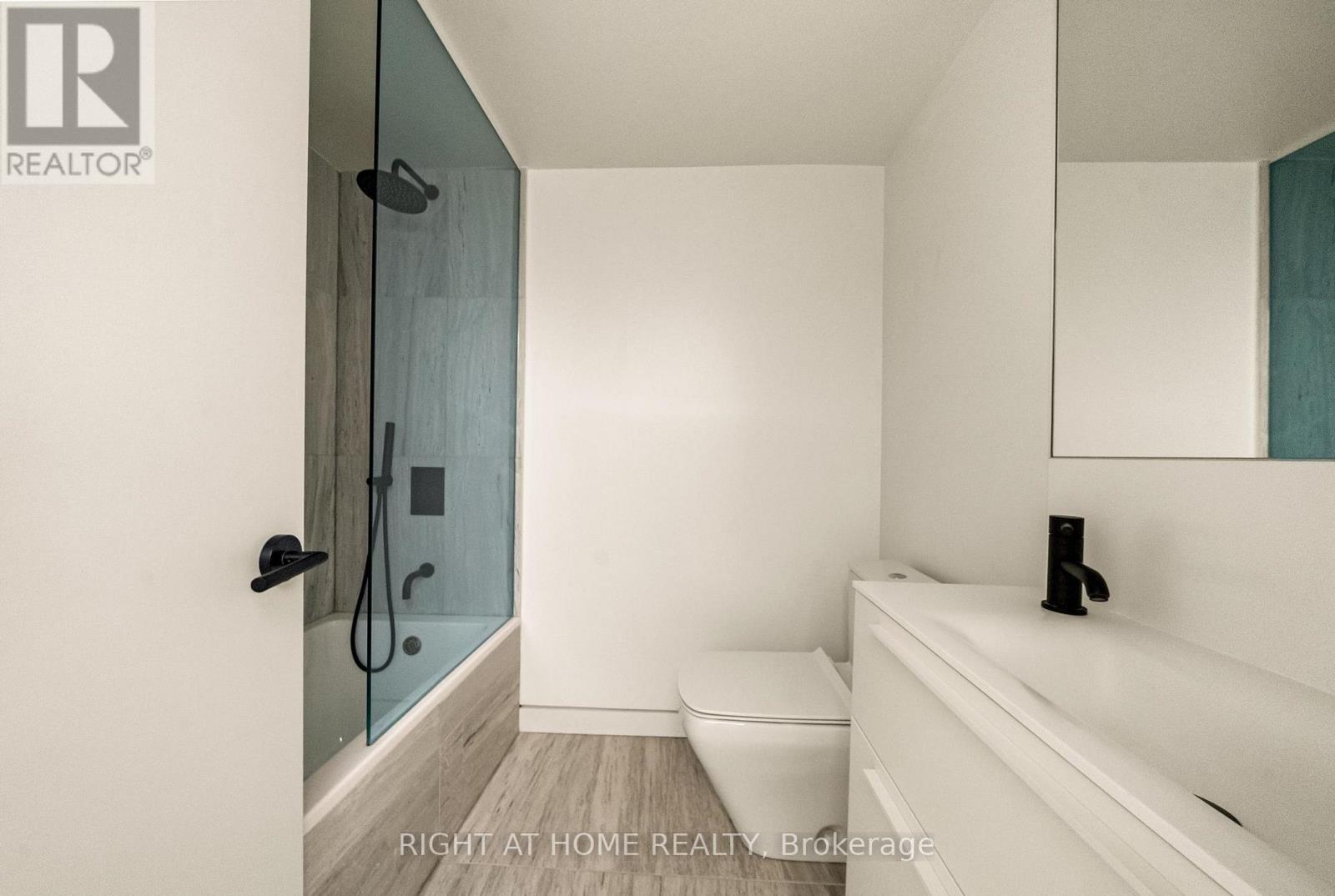 












44 FOXLEY STREET

,
Toronto (Trinity-Bellwoods),




Ontario
M6J1R1

