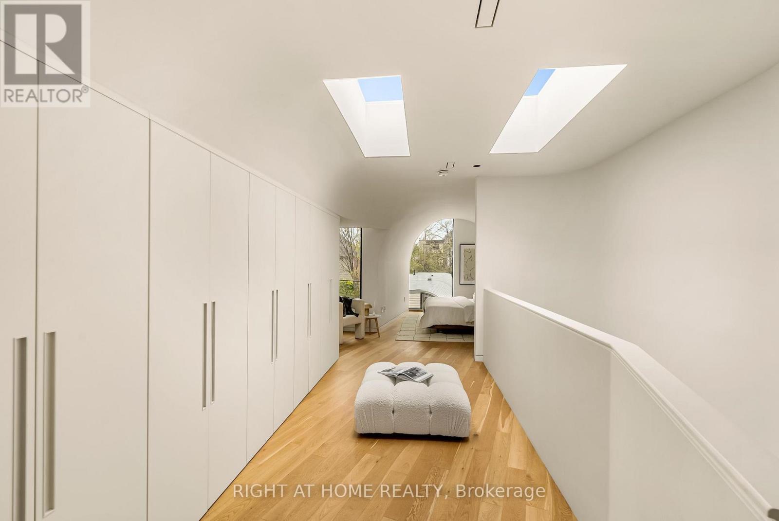 












44 FOXLEY STREET

,
Toronto (Trinity-Bellwoods),




Ontario
M6J1R1

