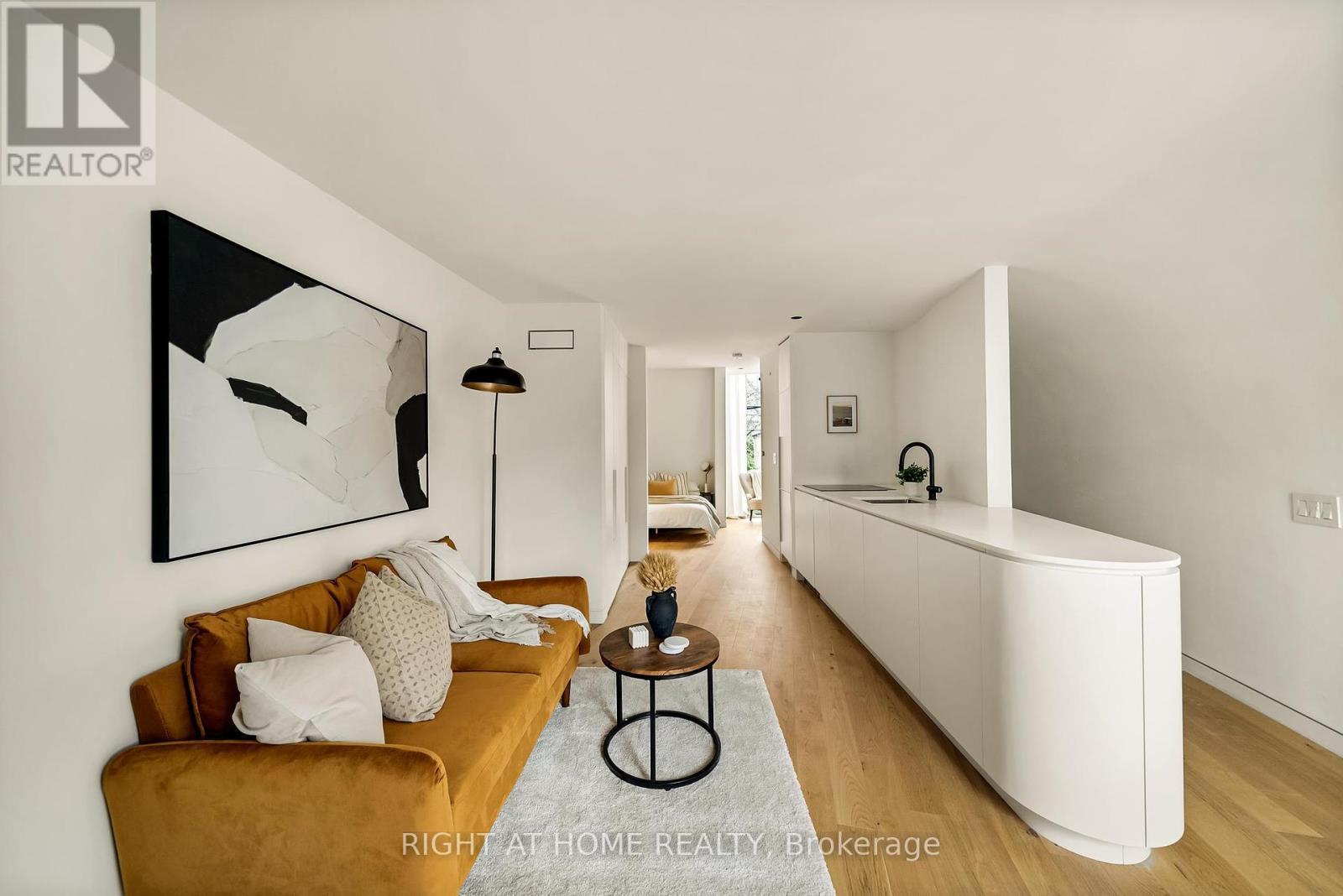 












44 FOXLEY STREET

,
Toronto (Trinity-Bellwoods),




Ontario
M6J1R1


