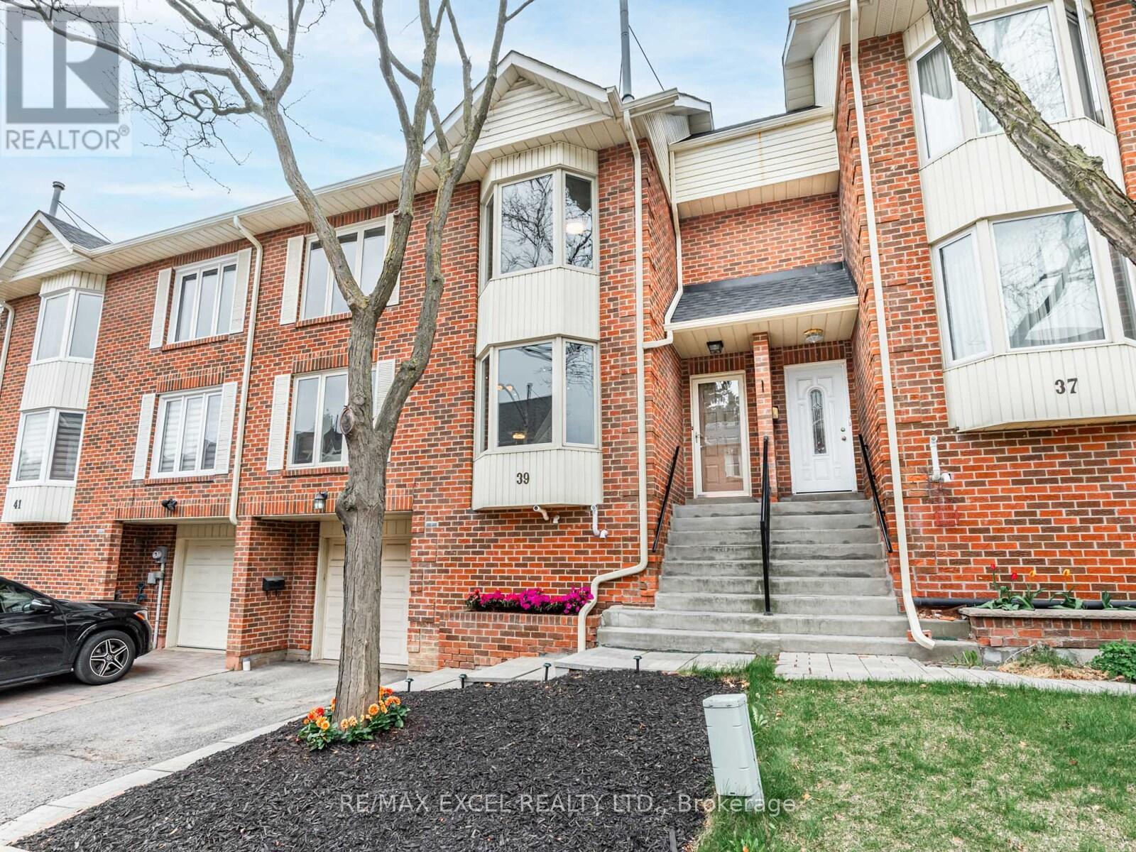 












39 PROTEA GARDENS

,
Toronto (Bayview Village),




Ontario
M2K2W5


