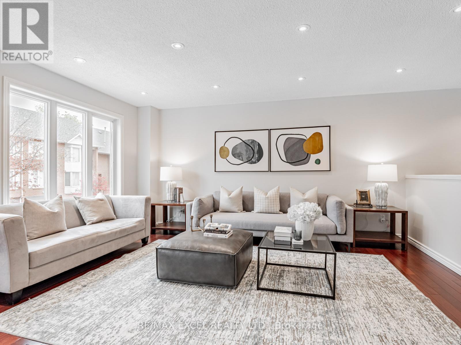 












39 PROTEA GARDENS

,
Toronto (Bayview Village),




Ontario
M2K2W5

