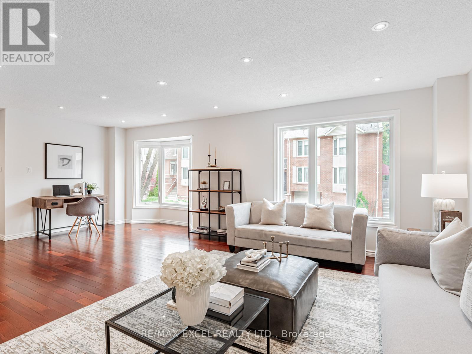 












39 PROTEA GARDENS

,
Toronto (Bayview Village),




Ontario
M2K2W5


