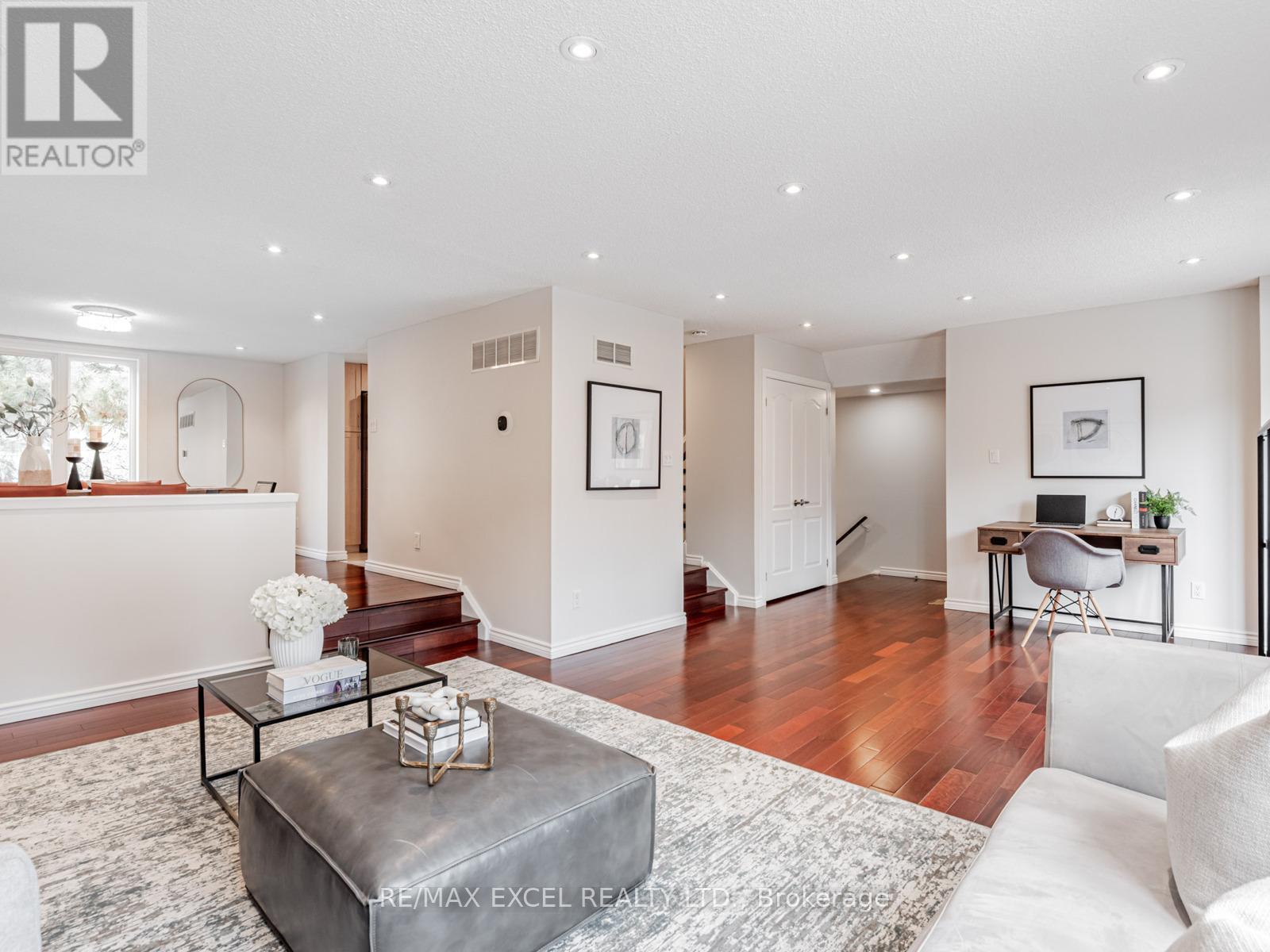 












39 PROTEA GARDENS

,
Toronto (Bayview Village),




Ontario
M2K2W5

