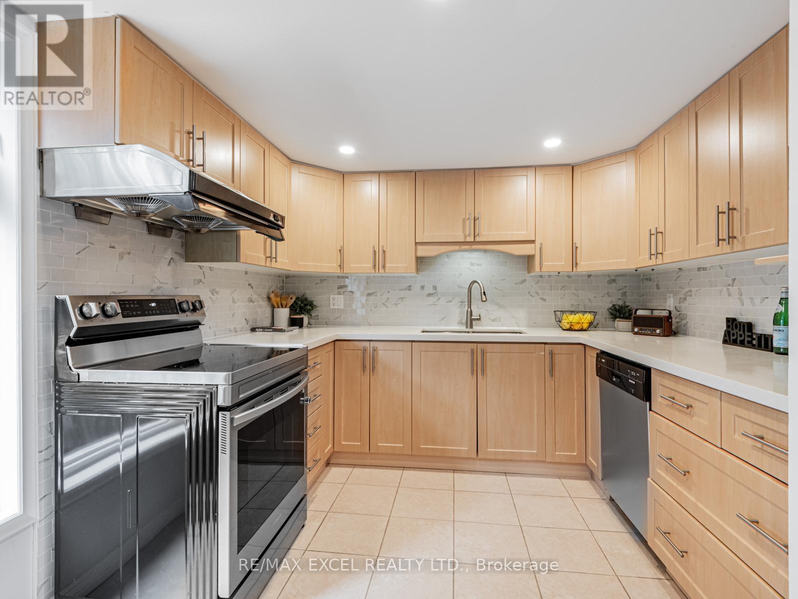 












39 PROTEA GARDENS

,
Toronto (Bayview Village),




Ontario
M2K2W5

