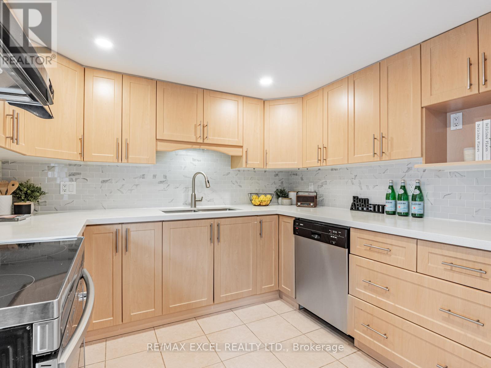 












39 PROTEA GARDENS

,
Toronto (Bayview Village),




Ontario
M2K2W5

